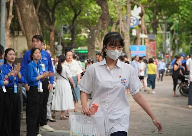 Thi lớp 10 Hà Nội: Đề thi và đáp án gợi ý môn Ngữ văn năm 2025 Thi lớp 10 Hà Nội: Đề thi và đáp án gợi ý môn Ngữ văn năm 2025