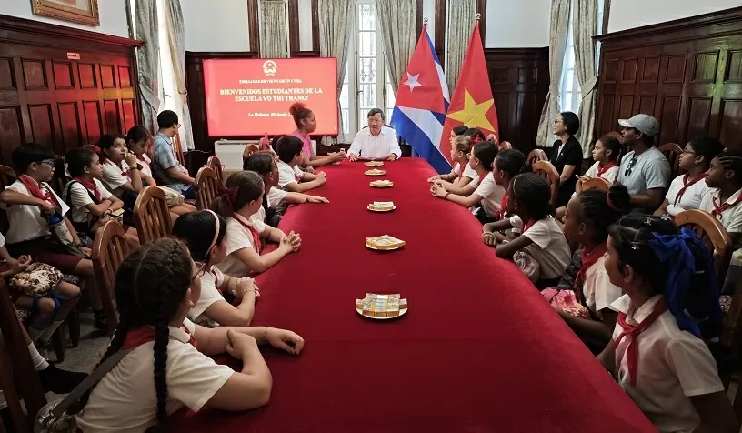 Học sinh Cuba hào hứng khám phá 'Việt Nam thu nhỏ' tại Đại sứ quán