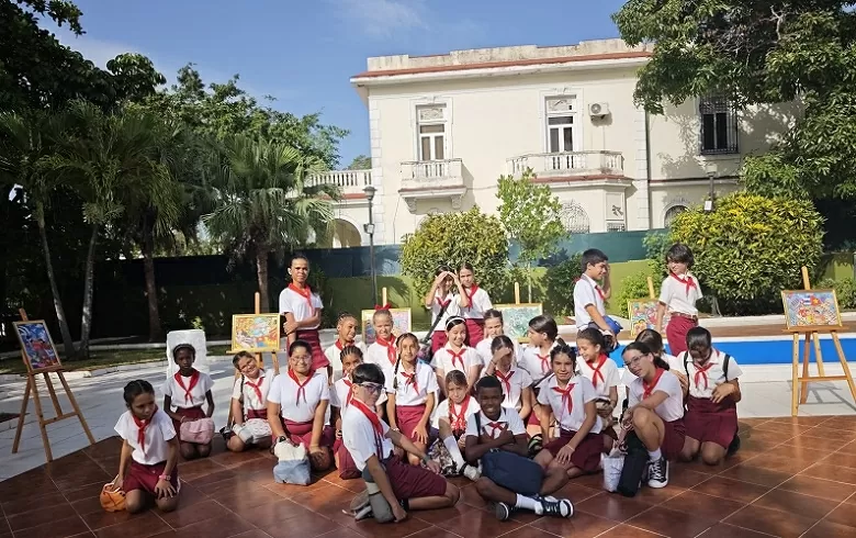 Học sinh Cuba hào hứng khám phá 'Việt Nam thu nhỏ' tại Đại sứ quán Học sinh Cuba hào hứng khám phá 'Việt Nam thu nhỏ' tại Đại sứ quán