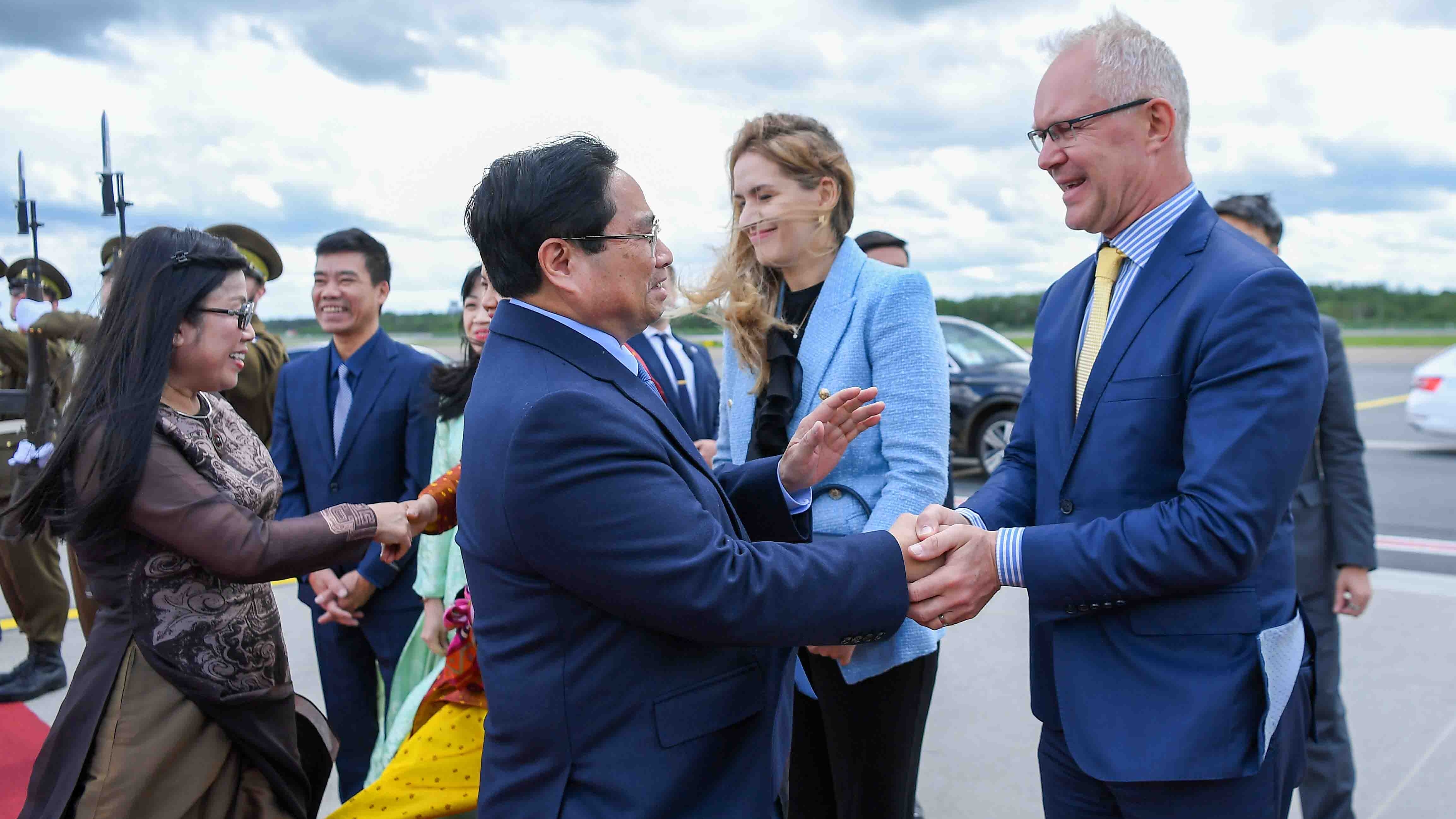 Thủ tướng Phạm Minh Chính và Phu nhân rời Estonia, lên đường đến Pháp