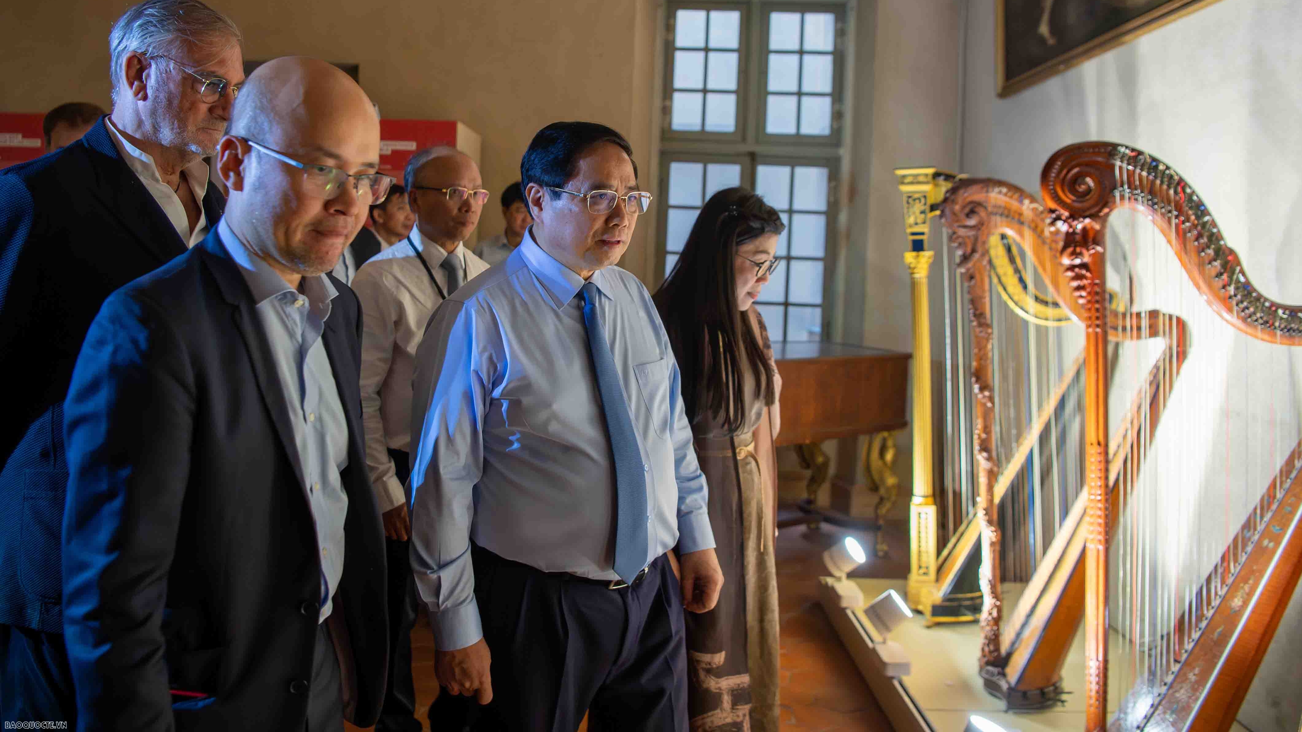 Văn hoá là sợi dây đầy sắc màu và âm thanh vang dội và hào hùng cho tình hữu nghị Việt Nam-Pháp