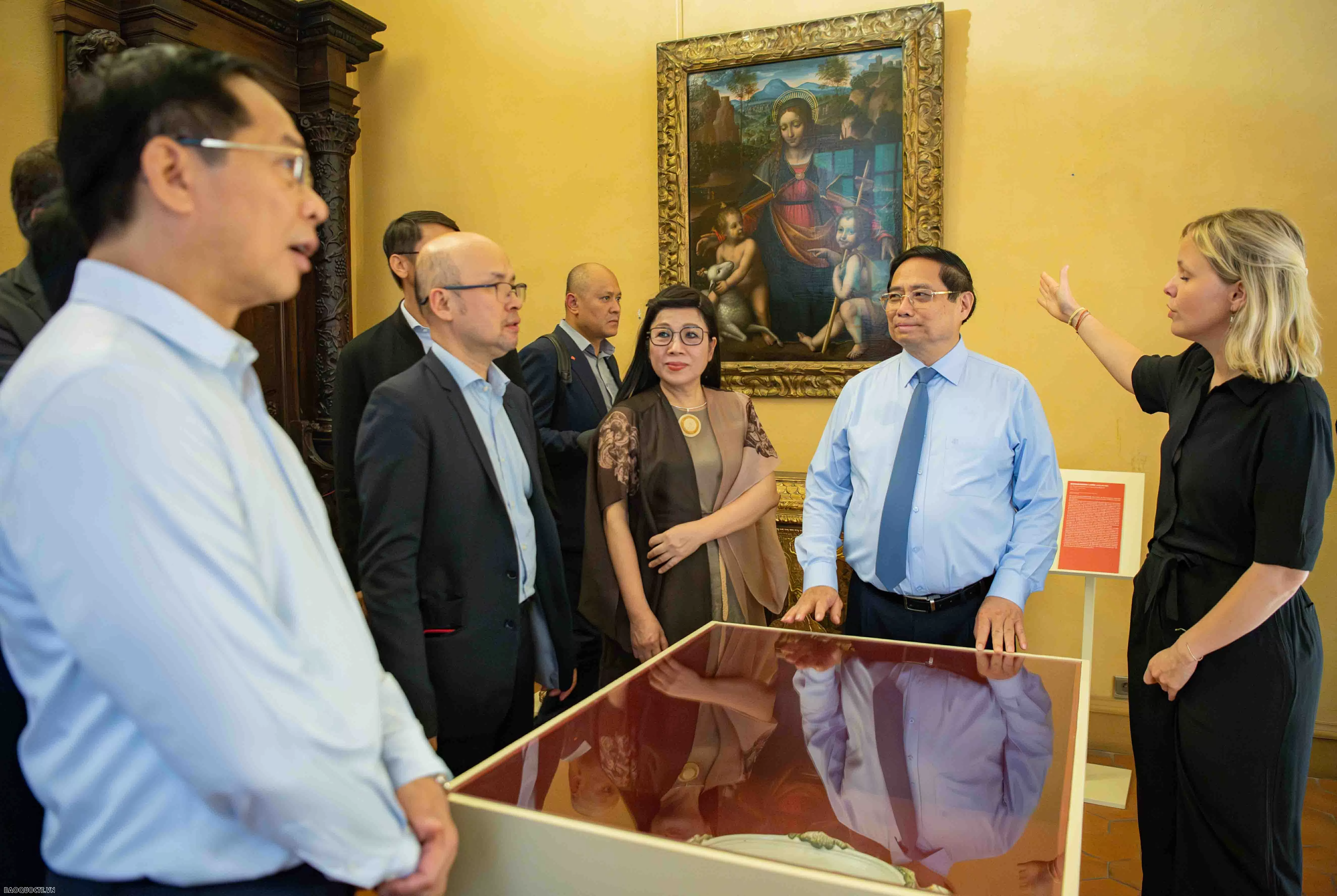 Văn hoá là sợi dây đầy sắc màu và âm thanh vang dội và hào hùng cho tình hữu nghị Việt Nam-Pháp Văn hoá là sợi dây đầy sắc màu và âm thanh vang dội và hào hùng cho tình hữu nghị Việt Nam-Pháp