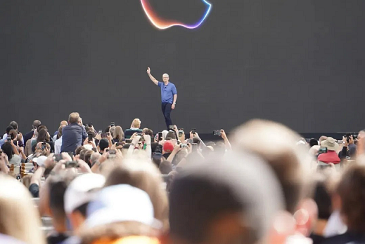 CEO Tim Cook của Apple đang ở trong một chiếc ‘nồi áp suất’ khổng lồ