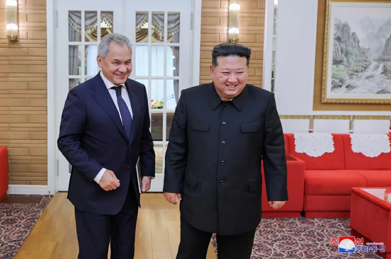Ảnh ấn tượng: Triều Tiên-Nga tiếp tục 'tay trong tay', cuộc khẩu chiến của hai người bạn từng thân, Thủ tướng Mông Cổ từ chức vì 'con dại cái mang'