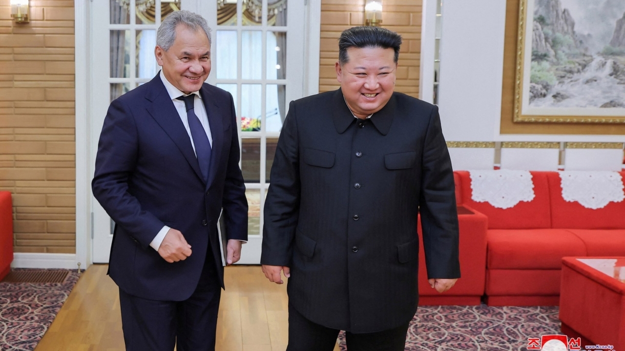 anh an tuong trieu tien nga tiep tuc tay trong tay cuoc khau chien cua hai nguoi ban tung than thu tuong mong co tu chuc vi con dai cai mang