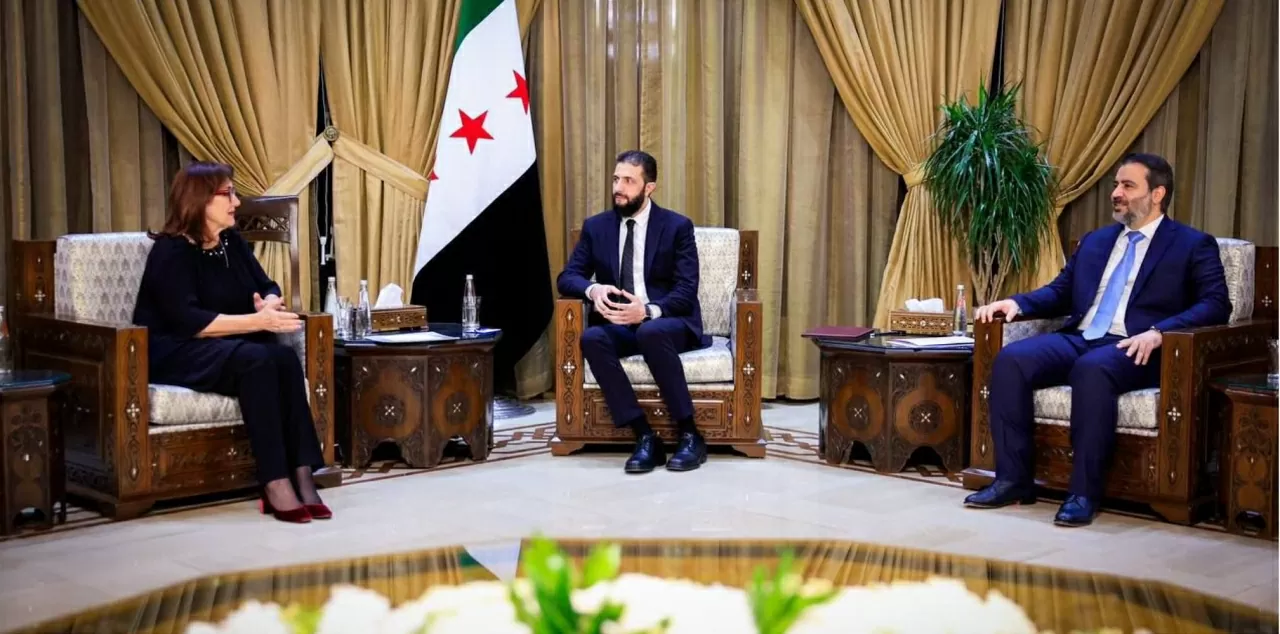 Ủy viên châu Âu phụ trách Địa Trung Hải Dubravka Suica ngày 5/6 đã có chuyến thăm Damascus và gặp Tổng thống lâm thời Syria Ahmad al-Sharaa. Trong cuộc gặp, bà Suica đã thông báo về gói viện trợ trị giá 175 triệu dành cho quốc gia Trung Đông; đồng thời EU sẽ tập trung hỗ trợ Syria trên các lĩnh vực bao gồm năng lượng, giáo dục, y tế và nông nghiệp, nhằm tái thiết nền kinh tế, hỗ trợ các thể chế của nước này và thúc đẩy nhân quyền. (Nguồn: X)