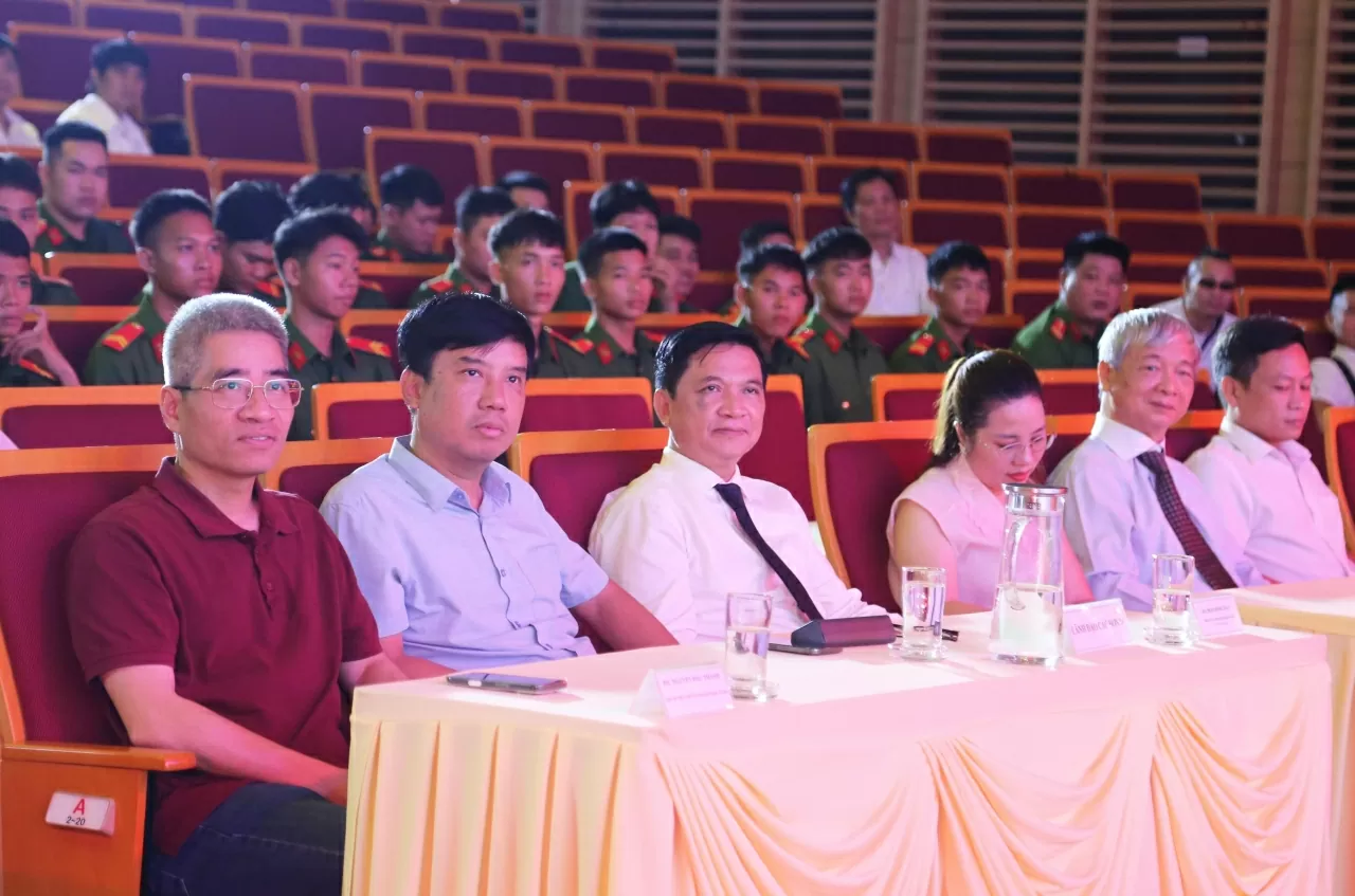 Buổi Lễ khai mạc có sự tham dự của ông Nguyễn Đắc Thành, Phó Bí thư chuyên trách Đảng ủy Bộ; ông Nguyễn Trường Sơn, Tổng biên tập Báo Thế giới & Việt Nam. Buổi Lễ khai mạc có sự tham dự của ông Nguyễn Đắc Thành, Phó Bí thư chuyên trách Đảng ủy Bộ; ông Nguyễn Trường Sơn, Tổng biên tập Báo Thế giới & Việt Nam.