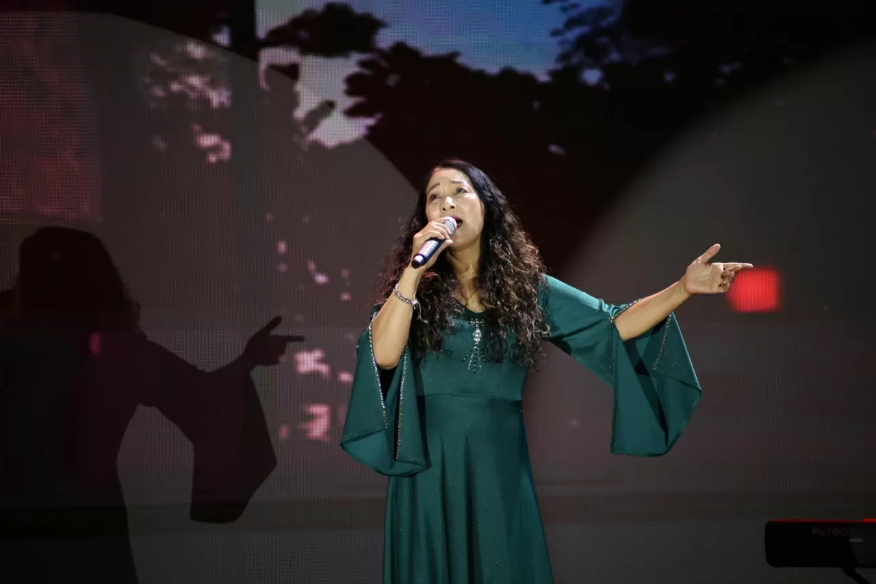 Mở màn buổi Liên hoàn văn nghệ là tiết mục Khai mạc Liên hoan nghệ thuật chào mừng kỷ niệm 80 năm thành lập ngành Ngoại giao