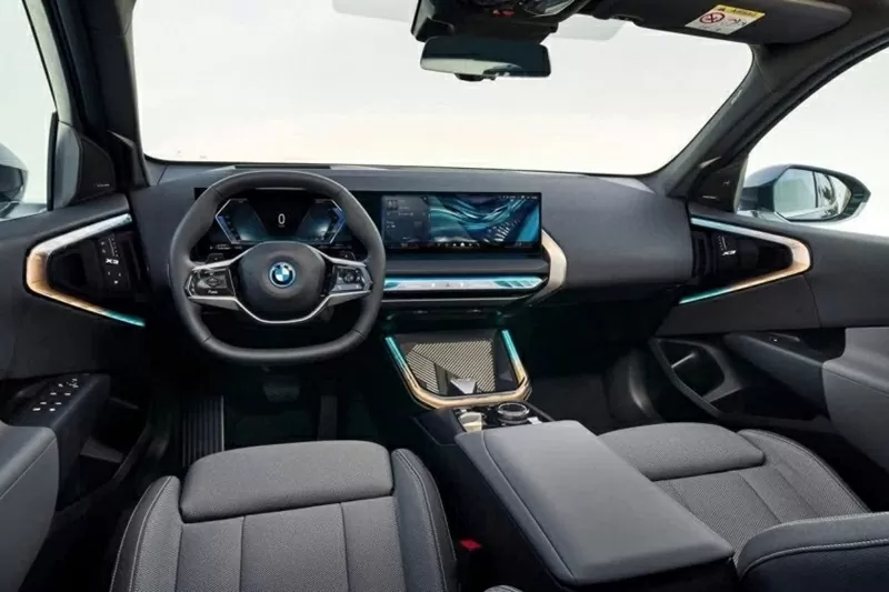 Khoang nội thất của BMW 5 Series 2025 là sự kết hợp giữa công nghệ và tính tiện dụng