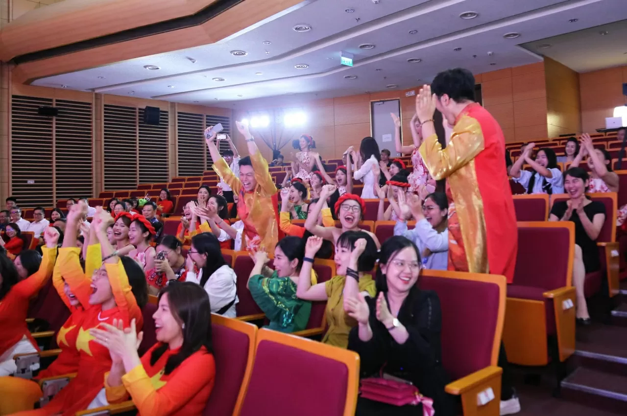 Học viện Ngoại giao không giấu nổi hạnh phúc khi giành được giải nhất cuộc thi.