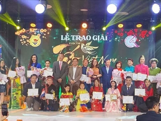 Lan toả bản sắc văn hóa dân tộc trong cộng đồng người Việt ở châu Âu Lan toả Tết cổ truyền trong cộng đồng người Việt ở châu Âu