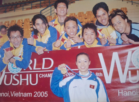Bùi Mai Phương giành Huy chương Vàng tại Giải vô địch Wushu thế giới 2005.  (Ảnh: Nhân vật cung cấp)
