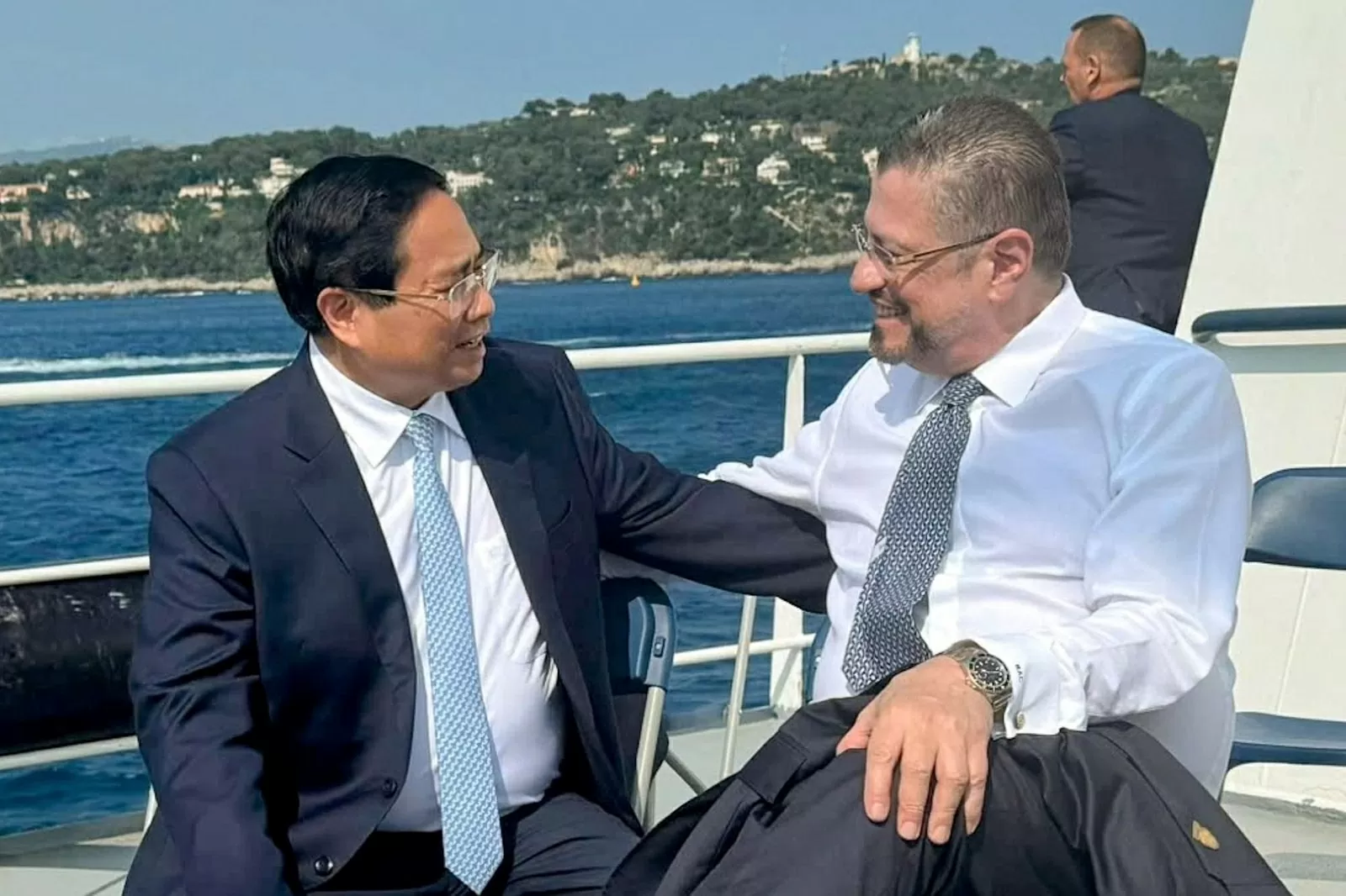 Tổng thống Costa Rica Rodrigo Chaves vui mừng gặp Thủ tướng Phạm Minh Chính và đánh giá rất cao những thành tựu phát triển kinh tế - xã hội của Việt Nam; bày tỏ lòng yêu mến và ngưỡng mộ sâu sắc đất nước, con người Việt Nam và muốn tăng cường hợp tác với Việt Nam - Ảnh: VGP/Nhật Bắc Tổng thống Costa Rica Rodrigo Chaves vui mừng gặp Thủ tướng Phạm Minh Chính và đánh giá rất cao những thành tựu phát triển kinh tế - xã hội của Việt Nam; bày tỏ lòng yêu mến và ngưỡng mộ sâu sắc đất nước, con người Việt Nam và muốn tăng cường hợp tác với Việt Nam - Ảnh: VGP/Nhật Bắc