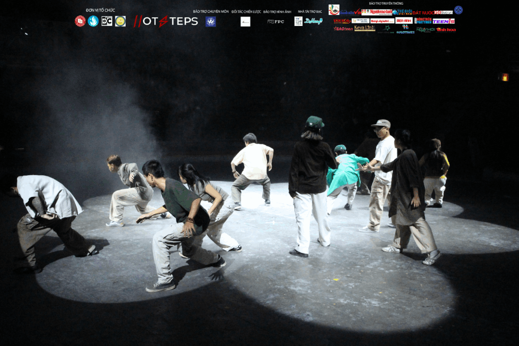 HANOI HOUSE HEAD với màn trình diễn độc đáo. HANOI HOUSE HEAD với màn trình diễn độc đáo.