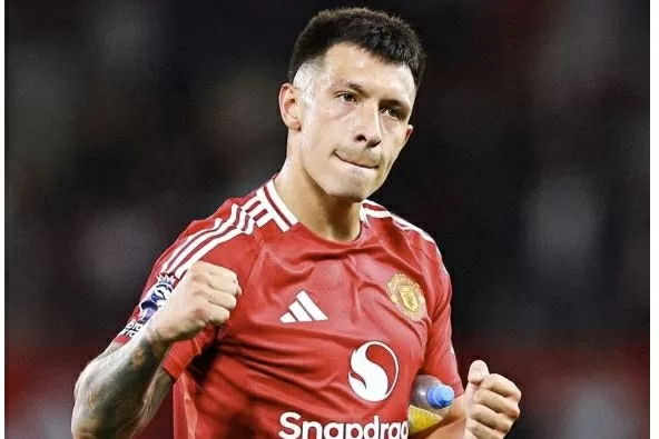 HLV người Bồ Đào Nha xem Lisandro Martinez là một trong những trụ cột quan trọng trong hàng phòng ngự của đội bóng trong tương lai. HLV người Bồ Đào Nha xem Lisandro Martinez là một trong những trụ cột quan trọng trong hàng phòng ngự của đội bóng trong tương lai.