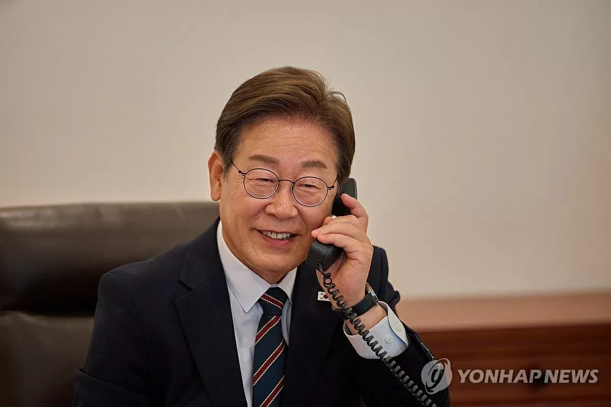 Cuộc điện đàm đầu tiên giữa tân Tổng thống Hàn Quốc và Thủ tướng Nhật Bản: Nhất trí xây dựng quan hệ ổn định Cuộc điện đàm đầu tiên giữa tân Tổng thống Hàn Quốc và Thủ tướng Nhật Bản: Nhất trí xây dựng quan hệ ổn định