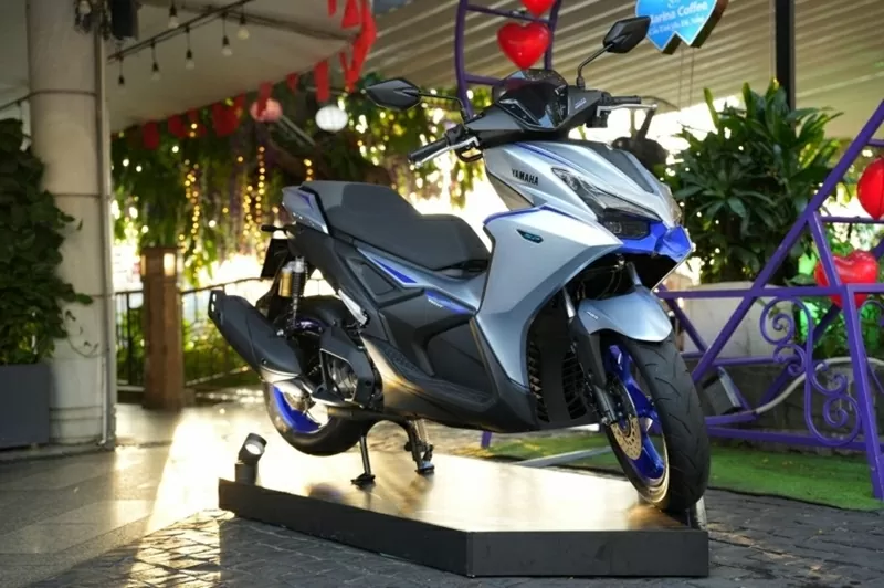 Yamaha NVX 2025 (còn được gọi là NVX V3 hoặc Aerox Alpha tại thị trường Indonesia) sở hữu một diện mạo hoàn toàn khác biệt so với thế hệ tiền nhiệm