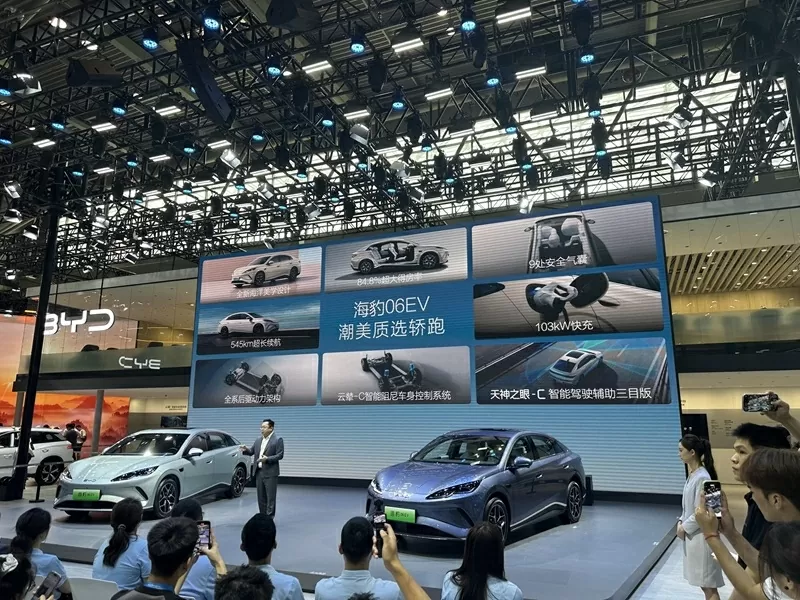 BYD chính thức công bố giá bán của Seal 06 EV tại Triển lãm Ô tô Trùng Khánh 2025 BYD chính thức công bố giá bán của Seal 06 EV tại Triển lãm Ô tô Trùng Khánh 2025