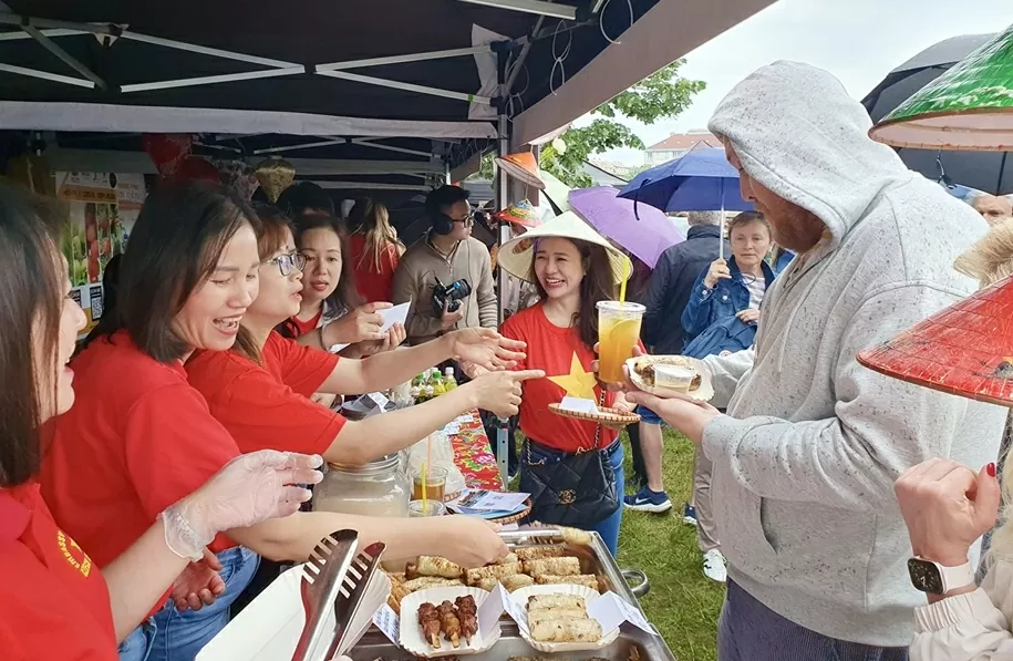 Hương vị Việt Nam níu chân thực khách tại Lễ hội văn hóa ẩm thực Prague 2025