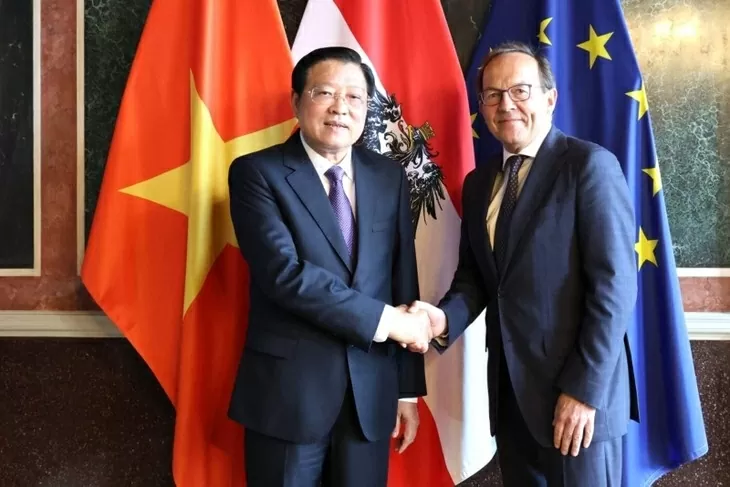 Trưởng Ban Nội chính Trung ương Phan Đình Trạc và Phó Chủ tịch Hội đồng Quốc gia Áo, Peter Haubner. Ảnh: TTXVN Trưởng Ban Nội chính Trung ương Phan Đình Trạc và Phó Chủ tịch Hội đồng Quốc gia Áo, Peter Haubner. Ảnh: TTXVN