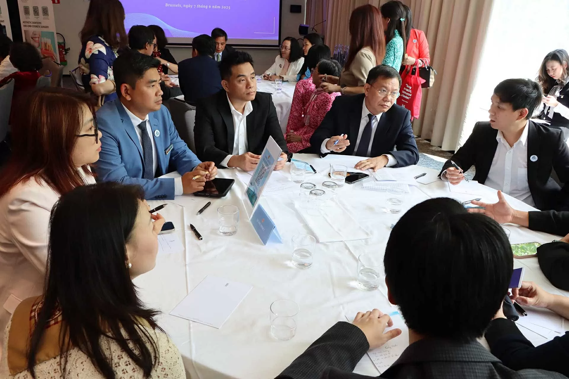 Phát huy nguồn lực cộng đồng người Việt ở châu Âu thúc đẩy quan hệ hợp tác Việt Nam-EU Phát huy nguồn lực cộng đồng người Việt ở châu Âu thúc đẩy quan hệ hợp tác Việt Nam EU