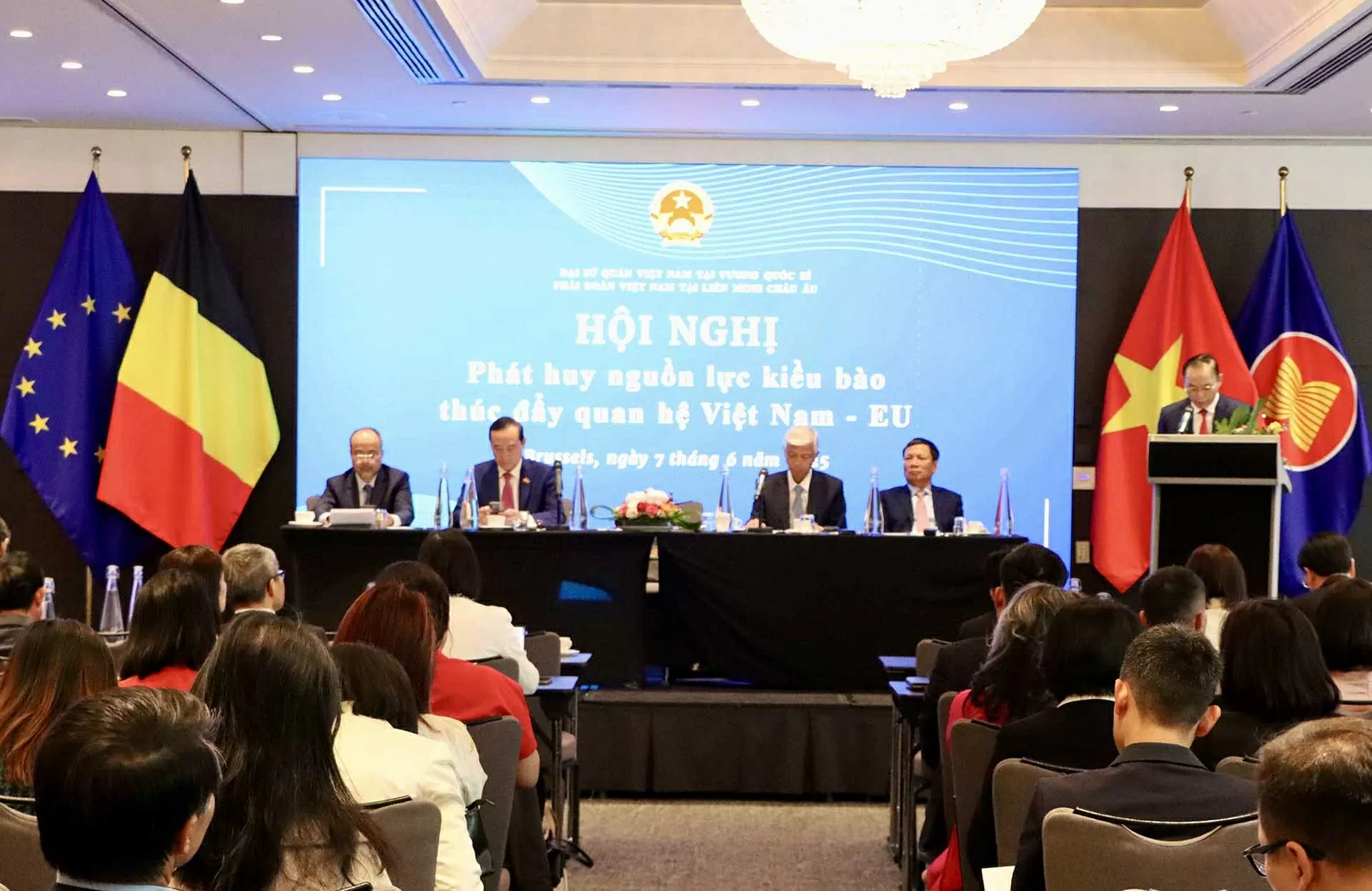 Phát huy nguồn lực cộng đồng người Việt ở châu Âu thúc đẩy quan hệ hợp tác Việt Nam-EU Phát huy nguồn lực cộng đồng người Việt ở châu Âu thúc đẩy quan hệ hợp tác Việt Nam-EU