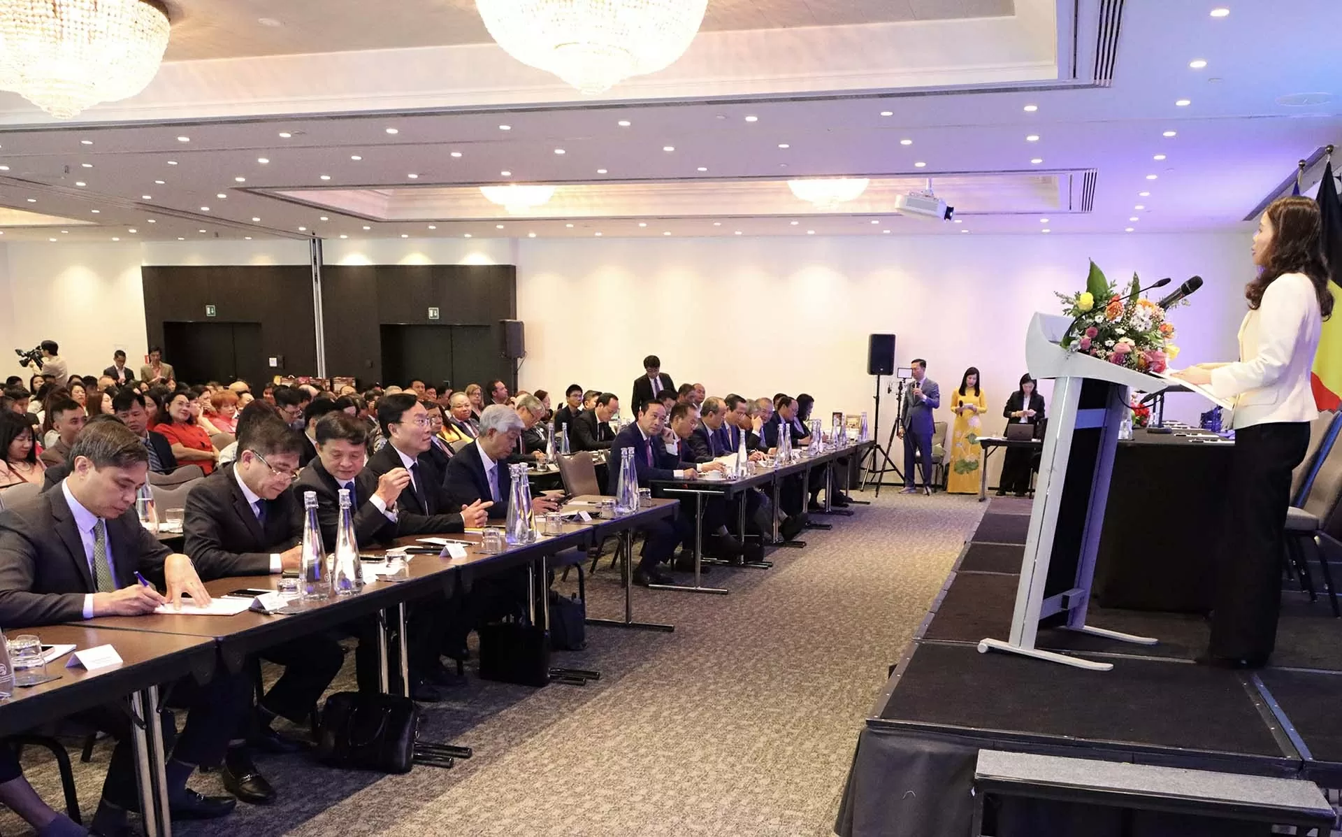 Phát huy nguồn lực cộng đồng người Việt ở châu Âu thúc đẩy quan hệ hợp tác Việt Nam-EU Phát huy nguồn lực cộng đồng người Việt ở châu Âu thúc đẩy quan hệ hợp tác Việt Nam-EU