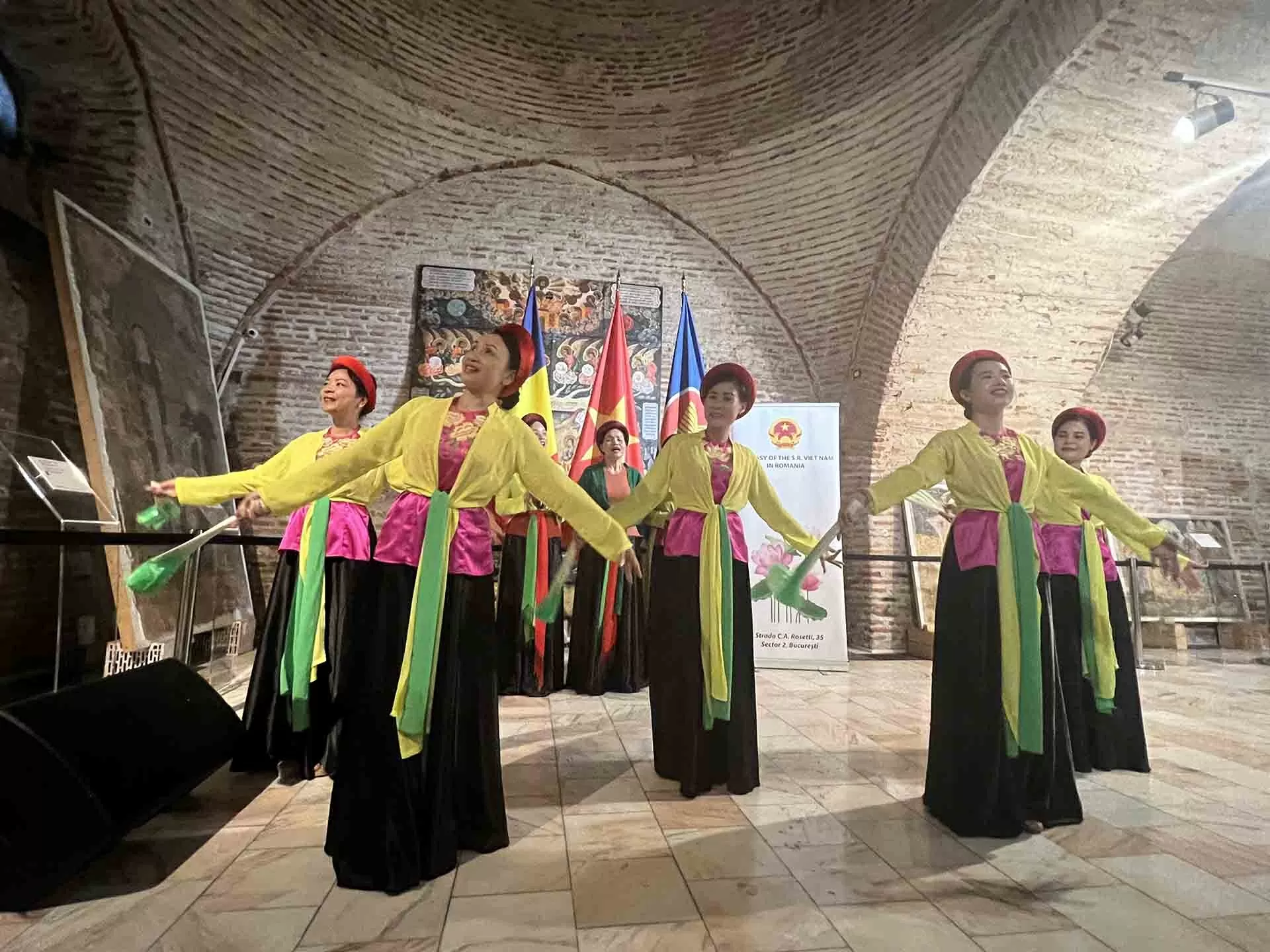 ‘Một thoáng Việt Nam’ tại Mogosoaia, Romania ‘Một thoáng Việt Nam’ tại Mogosoaia, Romania