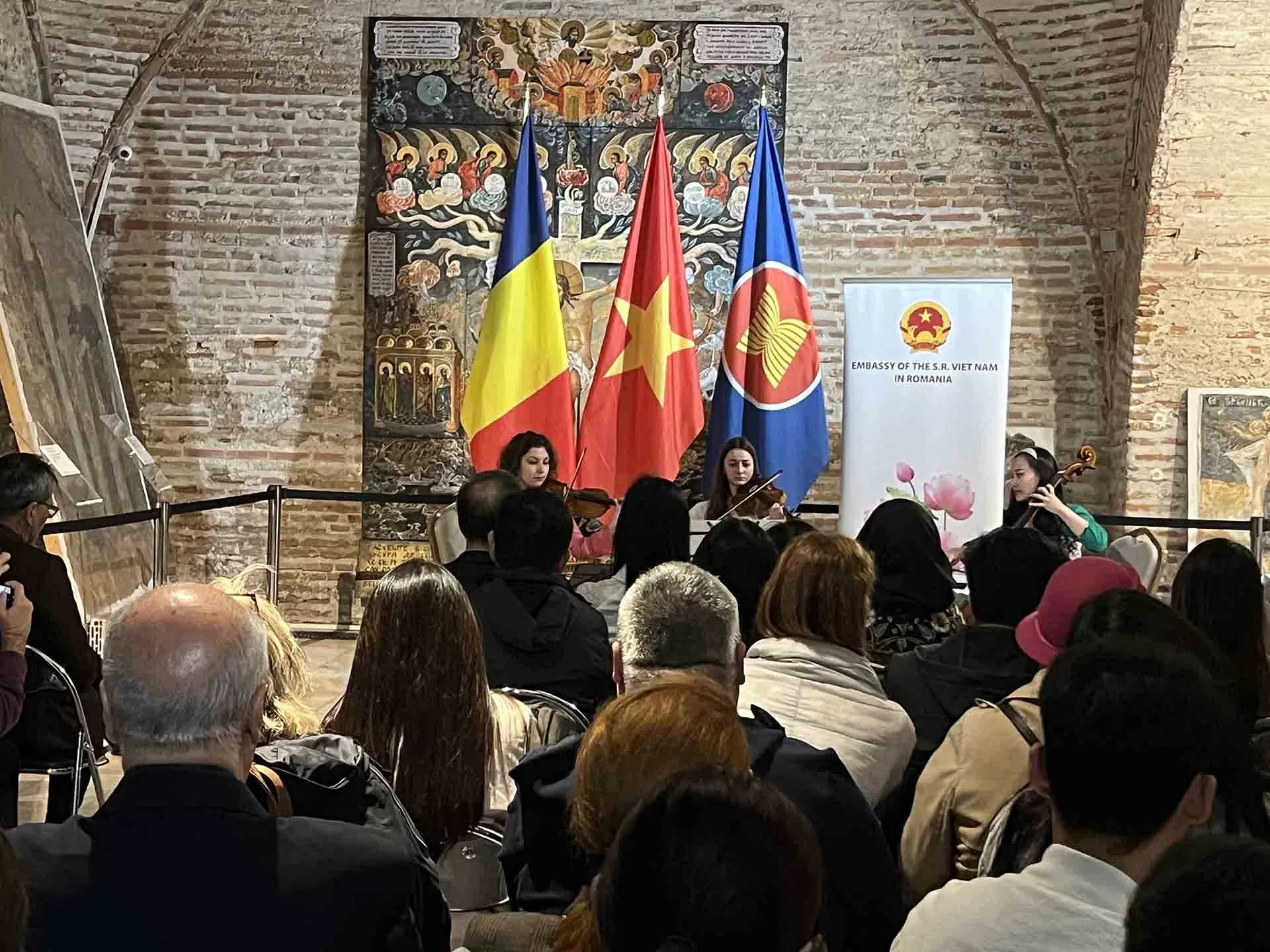 ‘Một thoáng Việt Nam’ tại Mogosoaia, Romania