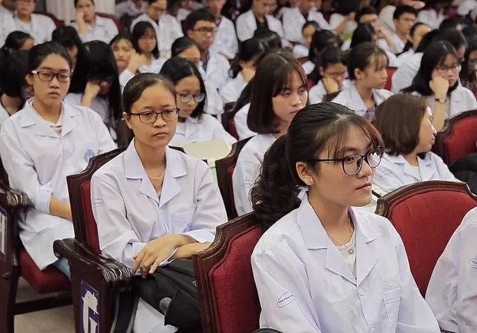 Trường Đại học Y Dược - ĐHQGHN lần đầu xét tuyển tổ hợp có môn Tiếng Anh Trường Đại học Y Dược - ĐHQGHN lần đầu xét tuyển tổ hợp có môn Tiếng Anh