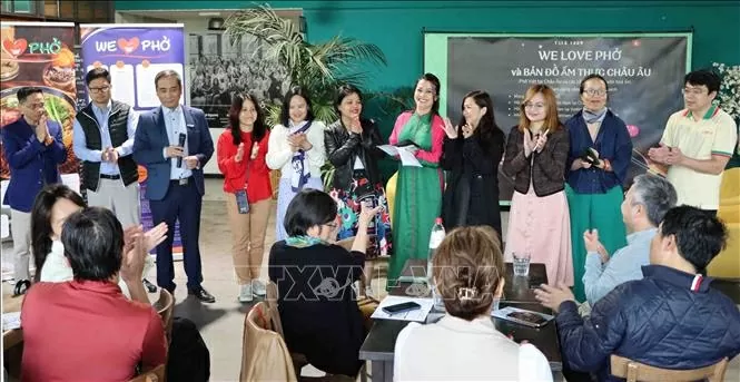 Nuôi dưỡng tình yêu với hương vị phở Việt ở trời Âu