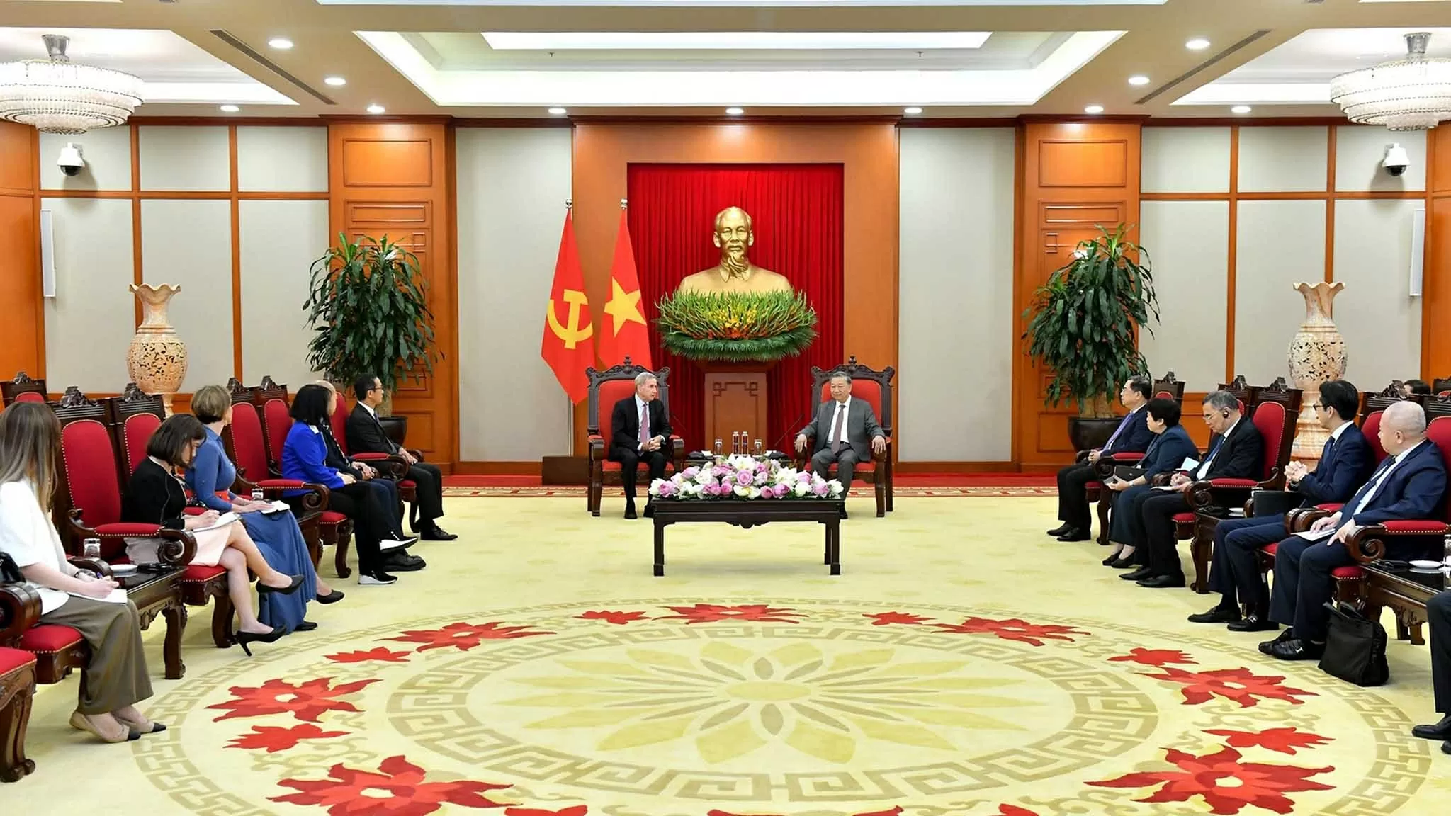 Tập đoàn Qualcomm sẵn sàng hợp tác xây dựng, phát triển hệ sinh thái bán dẫn và trí tuệ nhân tạo tại Việt Nam Tập đoàn Qualcomm sẵn sàng hợp tác xây dựng, phát triển hệ sinh thái bán dẫn và trí tuệ nhân tạo tại Việt Nam