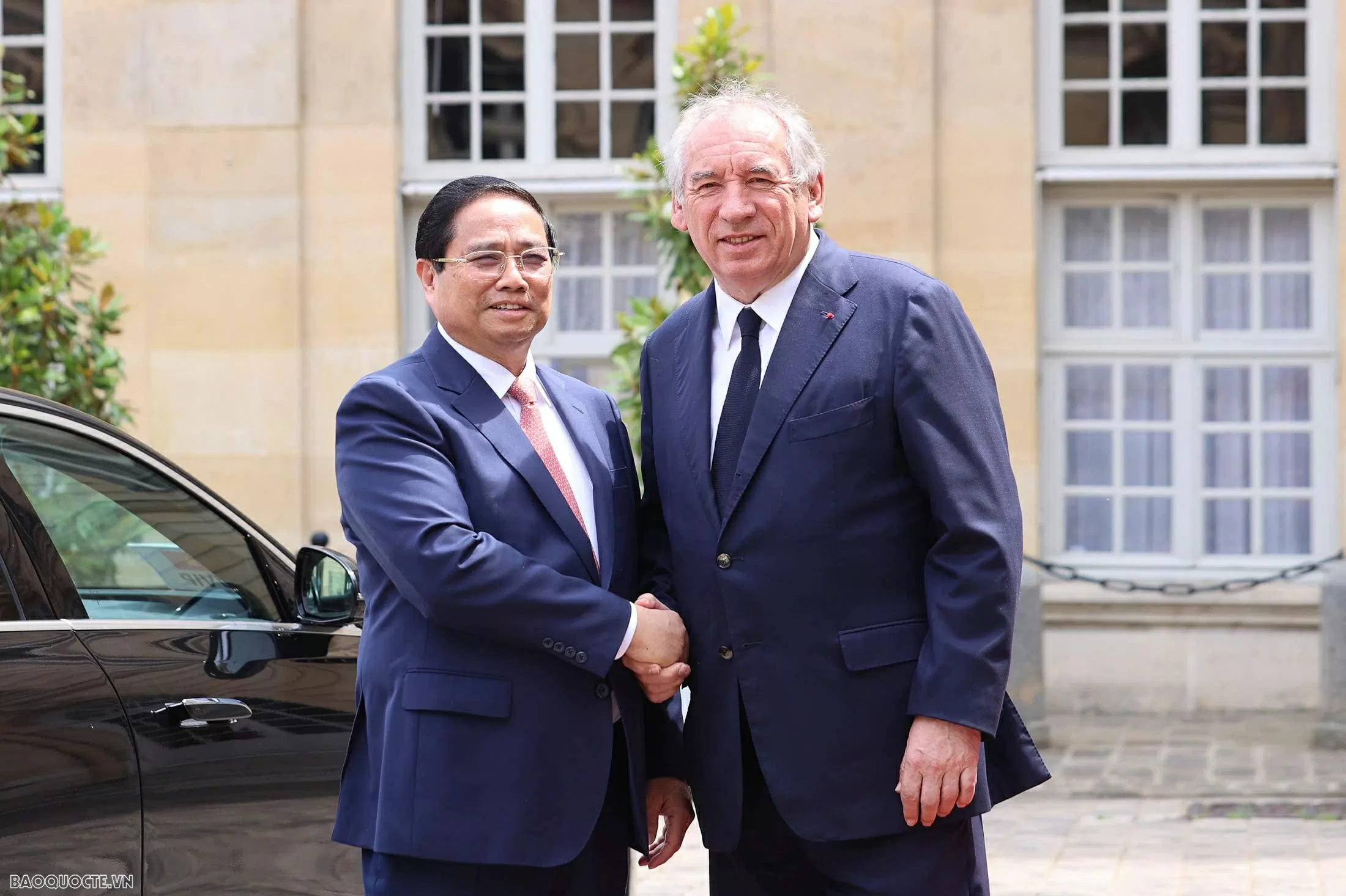 Thủ tướng Phạm Minh Chính và Thủ tướng Pháp Francois Bayrou. (Ảnh: Minh Nhật)