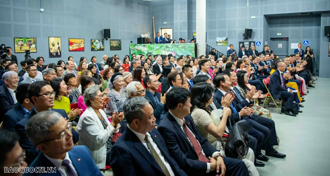 Thủ tướng Phạm Minh Chính  gặp gỡ cộng đồng người Việt Nam tại Pháp