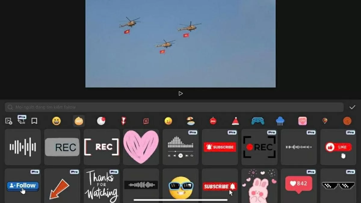 Hãy chọn mục “Stickers” trong thanh công cụ.