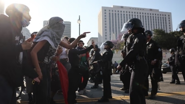 Los Angeles ban bố tình trạng khẩn cấp, áp đặt giới nghiêm tại trung tâm thành phố