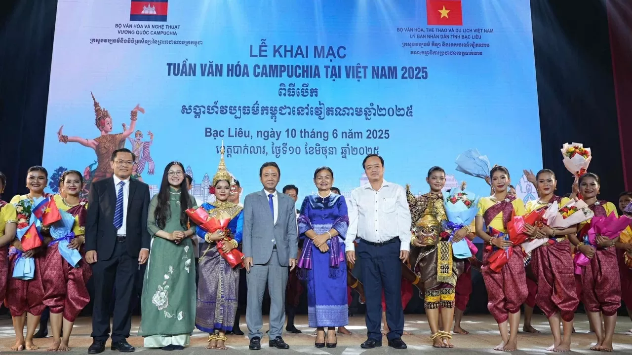Tuần Văn hóa Campuchia tại Việt Nam năm 2025: Gắn kết tình hữu nghị giữa nhân dân hai nước Tuần văn hóa Campuchia tại Việt Nam 2025 truyền tải thông điệp về quan hệ hữu nghị láng giềng