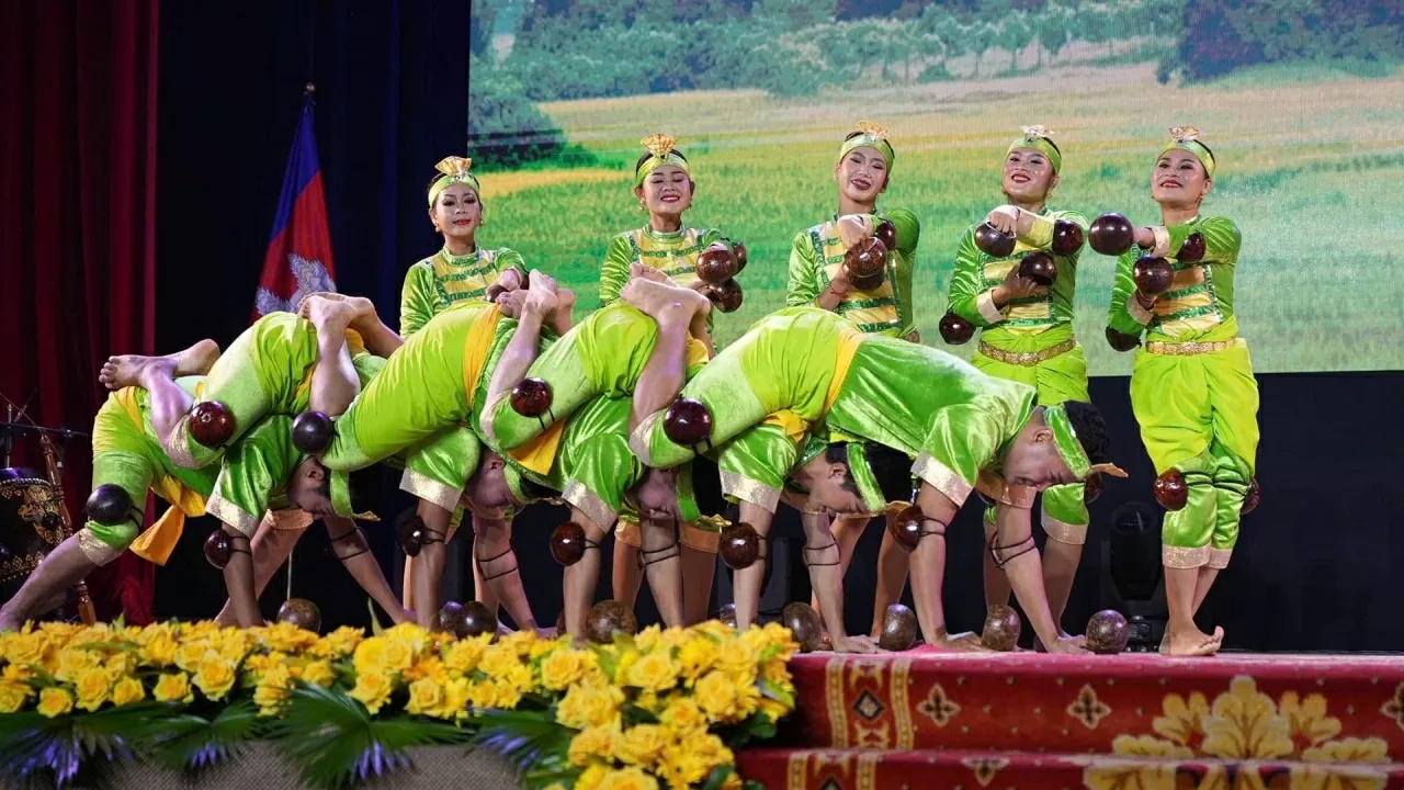 Tuần Văn hóa Campuchia tại Việt Nam năm 2025: Gắn kết tình hữu nghị giữa nhân dân hai nước Tuần văn hóa Campuchia tại Việt Nam 2025 truyền tải thông điệp về quan hệ hữu nghị láng giềng