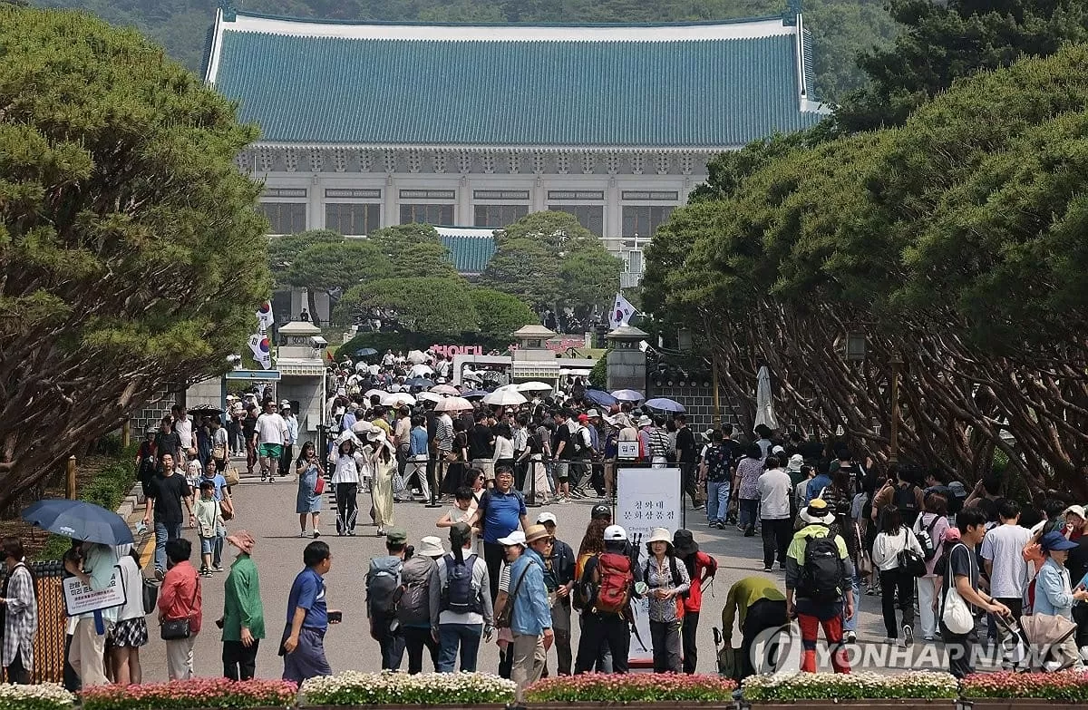 Đảo ngược quyết định của người tiền nhiệm, tân Tổng thống Hàn Quốc đưa văn phòng về lại Nhà Xanh