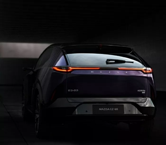 Giá xe Mazda EZ-60 dao động từ 20.536 - 27.112 USD (khoảng 534,6 - 705,8 triệu đồng)