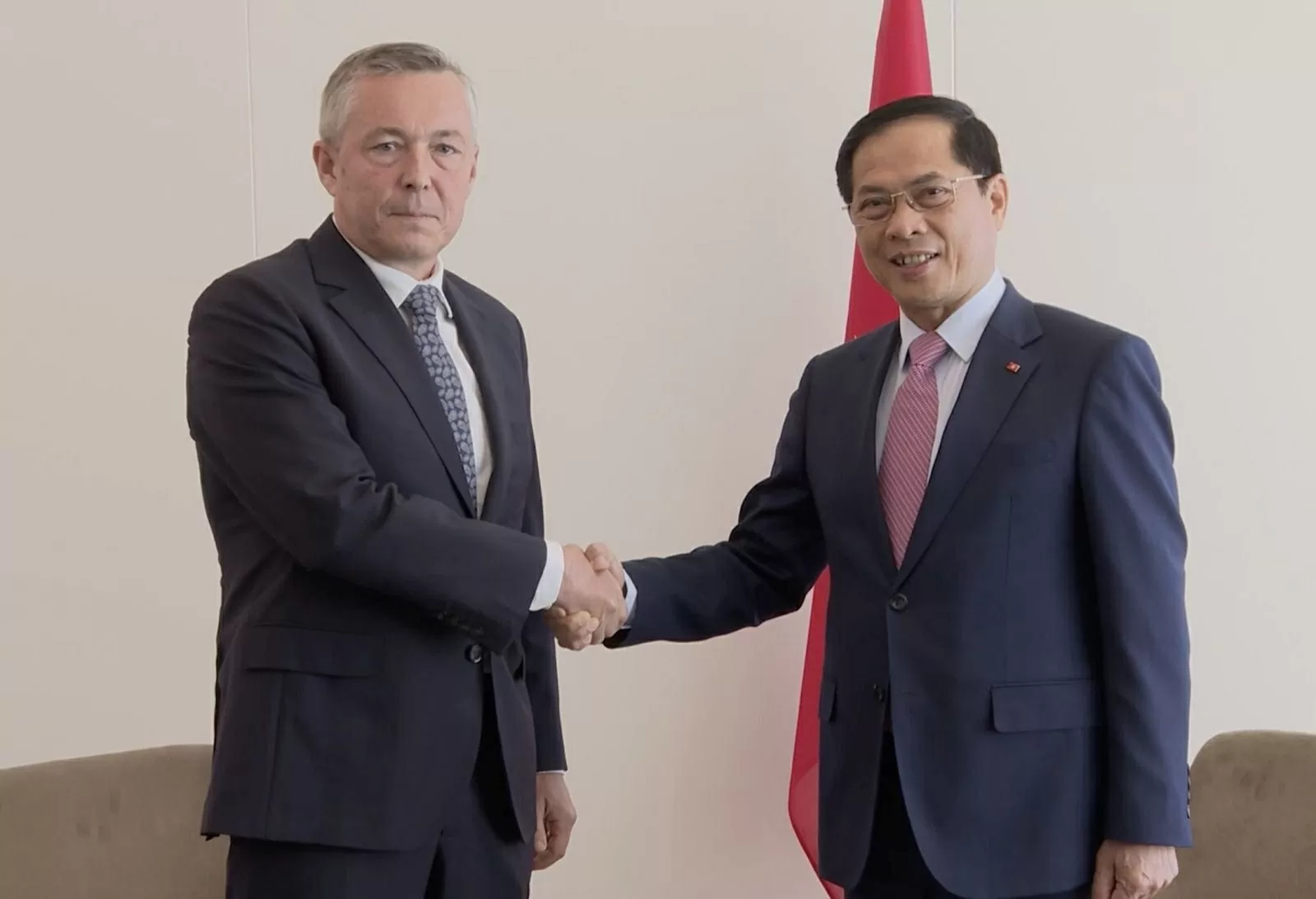 Phó Thủ tướng Bùi Thanh Sơn Phó Thủ tướng Bùi Thanh Sơn