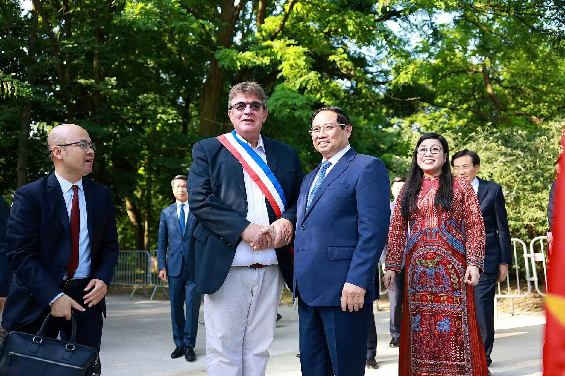 Thủ tướng Phạm Minh Chính và Phu nhân cùng các đại biểu tưởng niệm Chủ tịch Hồ Chí Minh - Ảnh: VGP/Nhật Bắc Thủ tướng Phạm Minh Chính và Phu nhân cùng các đại biểu tưởng niệm Chủ tịch Hồ Chí Minh - Ảnh: VGP/Nhật Bắc