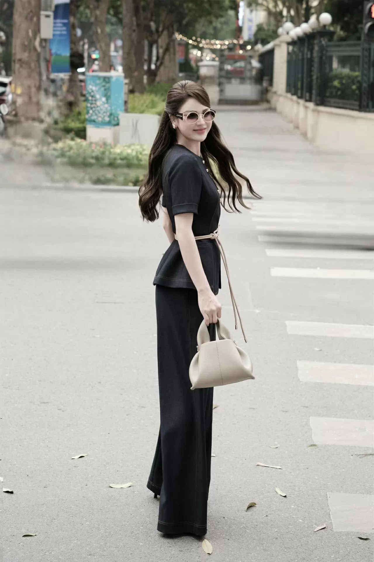 Ngắm gu thời trang sang chảnh của diễn viên Lương Thu Trang phim 'Dịu dàng màu nắng'