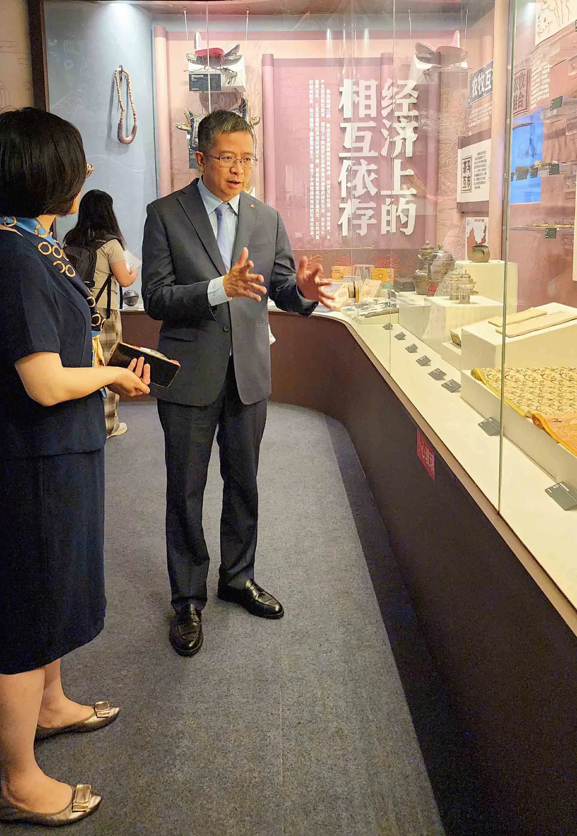 Thúc đẩy hợp tác giữa Việt Nam và Trung Quốc trong công tác dân tộc Thúc đẩy hợp tác giữa Việt Nam và Trung Quốc trong công tác dân tộc