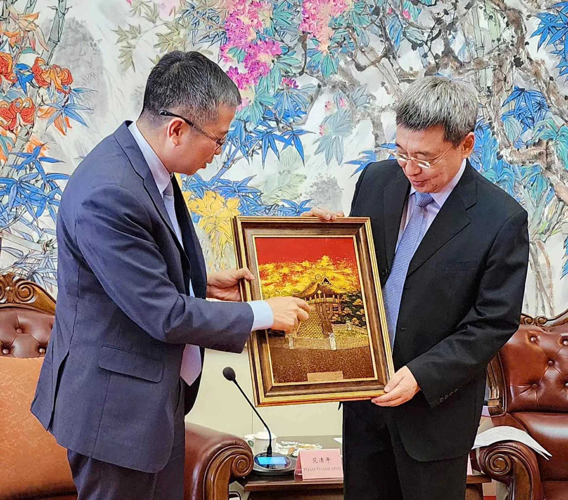 Thúc đẩy hợp tác giữa Việt Nam và Trung Quốc trong công tác dân tộc Thúc đẩy hợp tác giữa Việt Nam và Trung Quốc trong công tác dân tộc