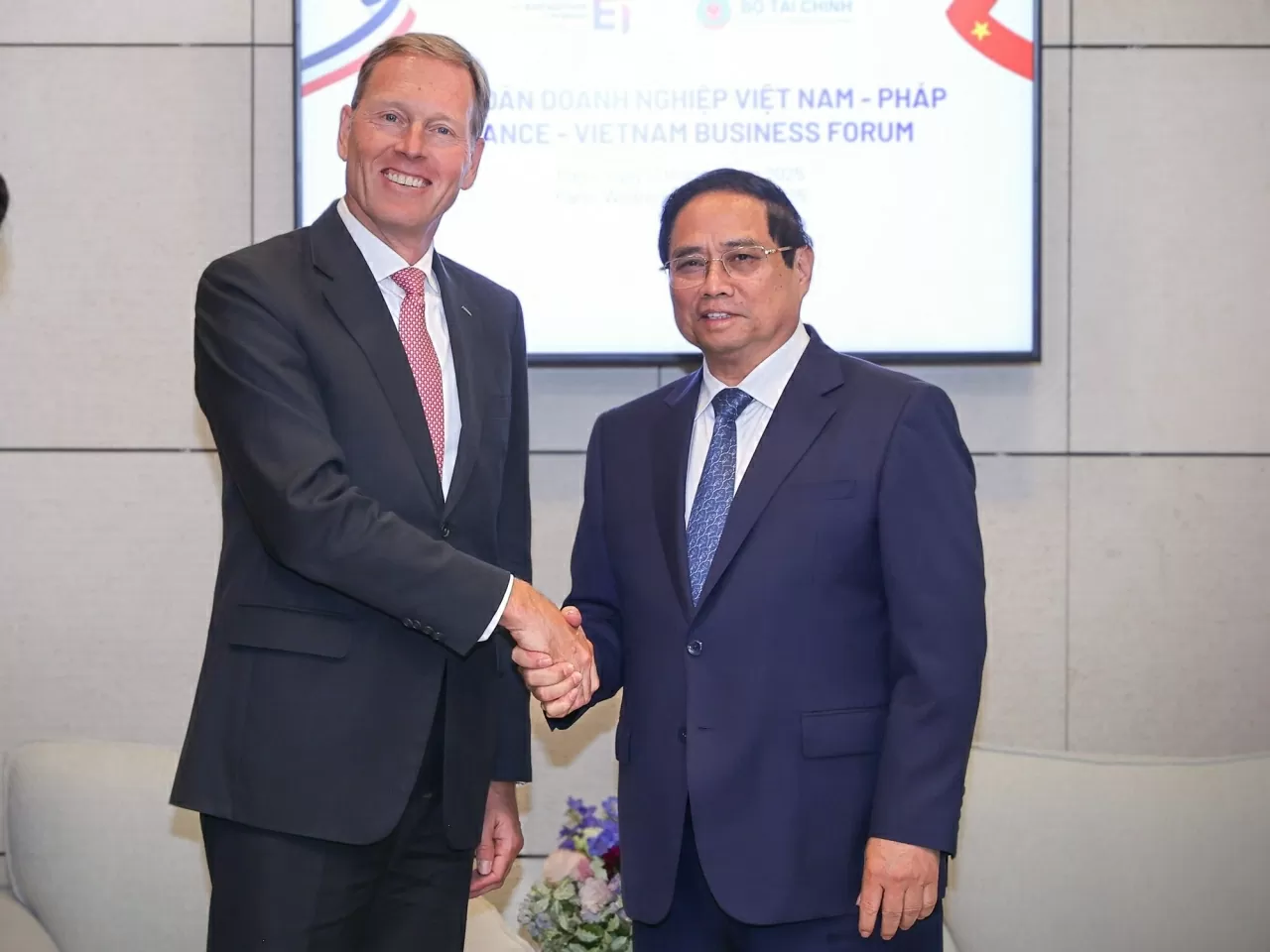 Thủ tướng Phạm Minh Chính tiếp lãnh đạo các tập đoàn hàng đầu của Pháp