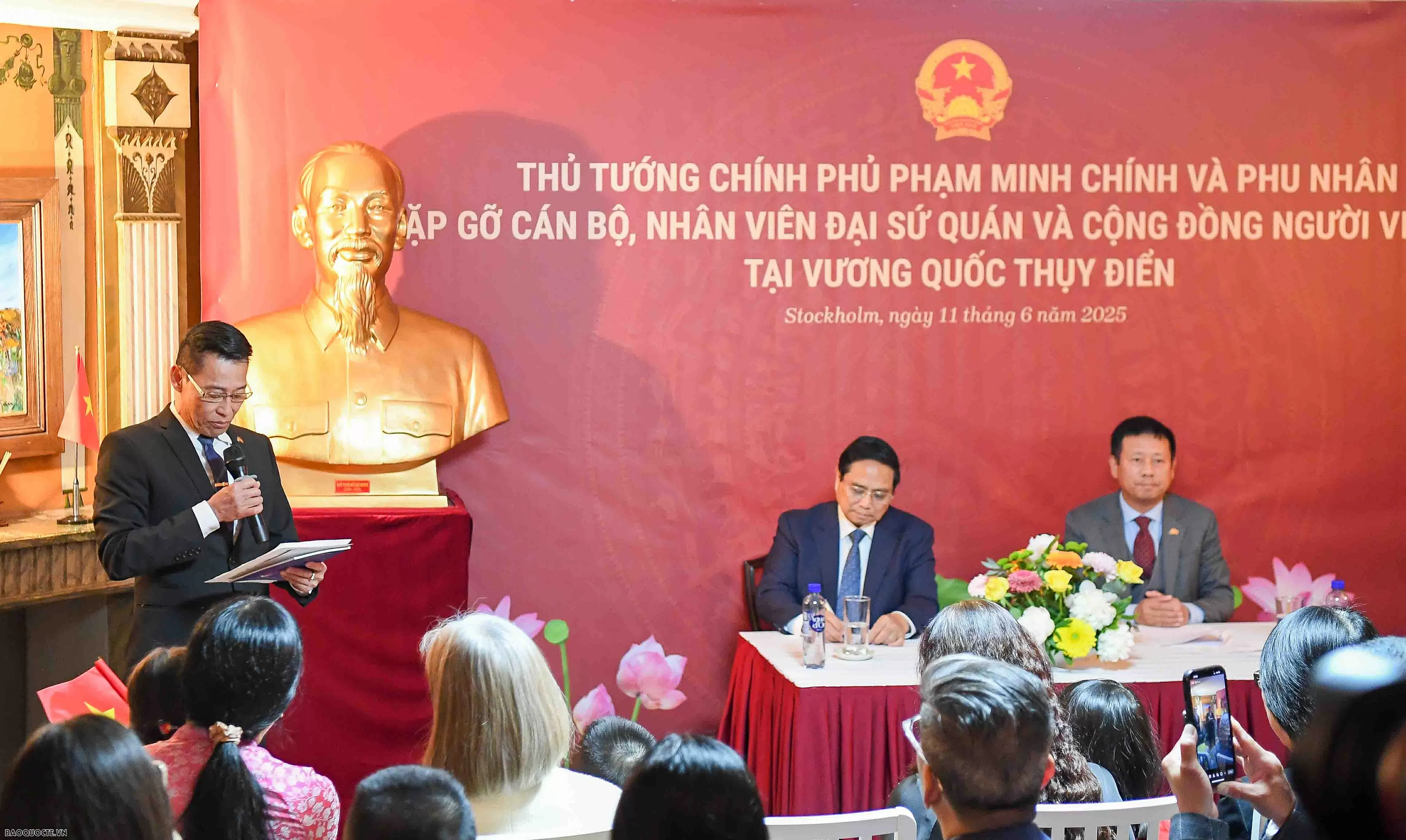 Thủ tướng Phạm Minh Chính: Bà con sống ở đâu cũng tốt, miễn là có tấm lòng yêu quê hương Thủ tướng Phạm Minh Chính: Bà con sống ở đâu cũng tốt, miễn là có tấm lòng yêu quê hương