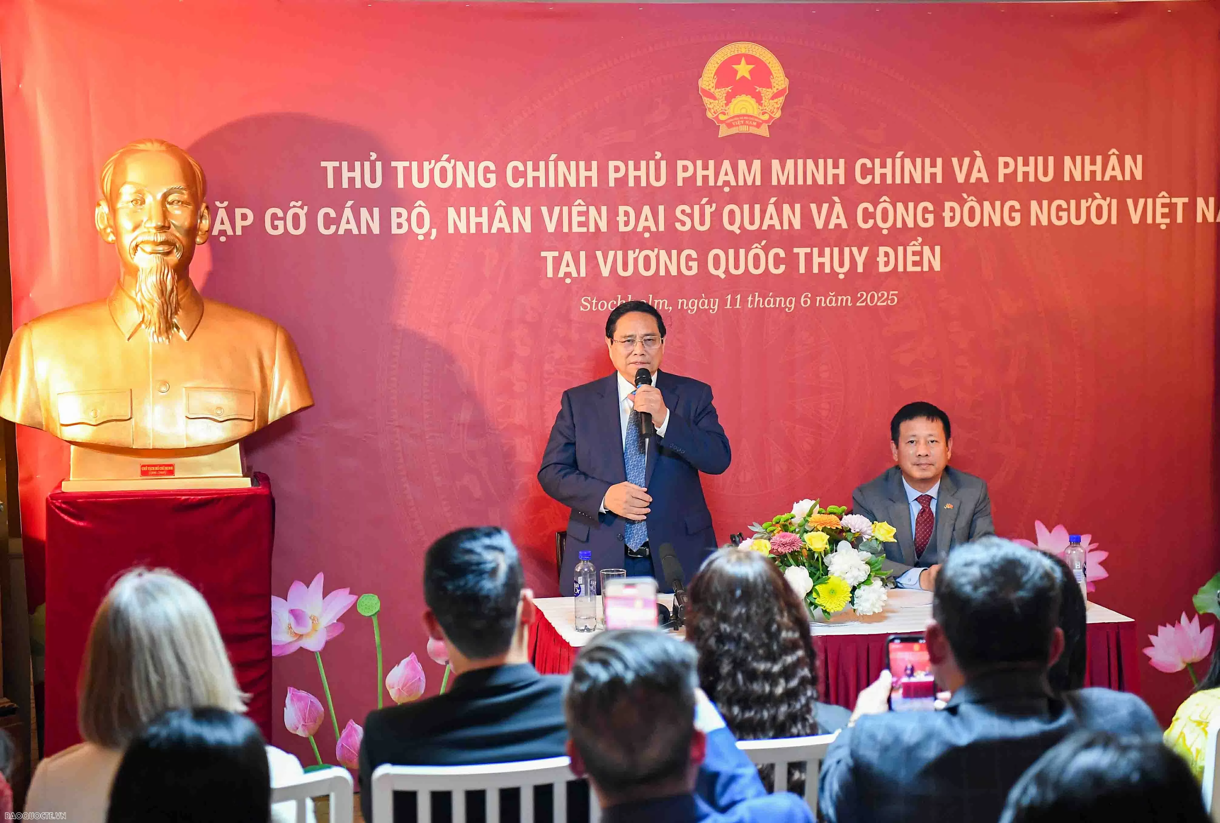 Thủ tướng Phạm Minh Chính: Bà con sống ở đâu cũng tốt, miễn là có tấm lòng yêu quê hương Thủ tướng Phạm Minh Chính: Bà con sống ở đâu cũng tốt, miễn là có tấm lòng yêu quê hương
