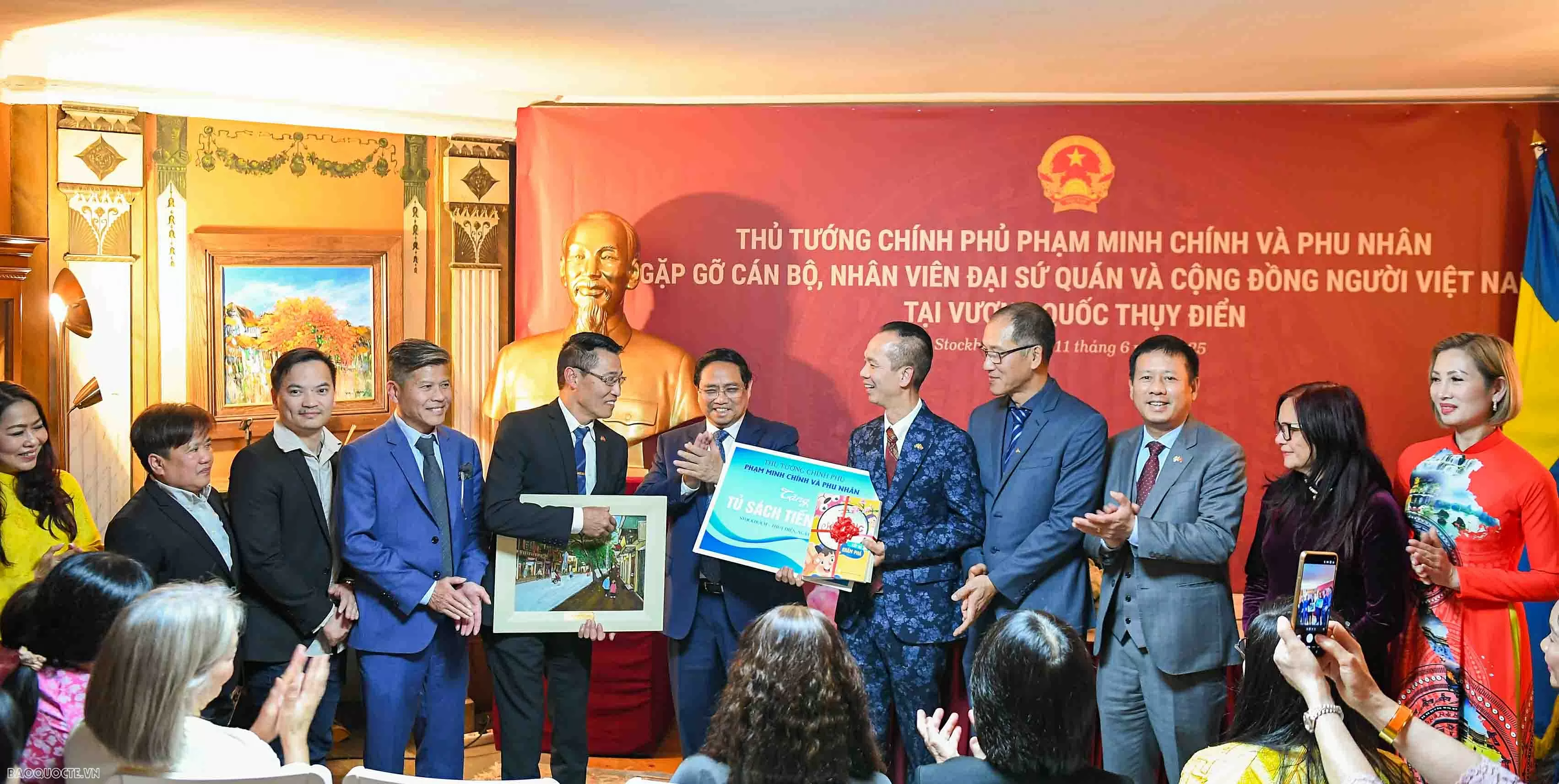 Thủ tướng Phạm Minh Chính: Bà con sống ở đâu cũng tốt, miễn là có tấm lòng yêu quê hương