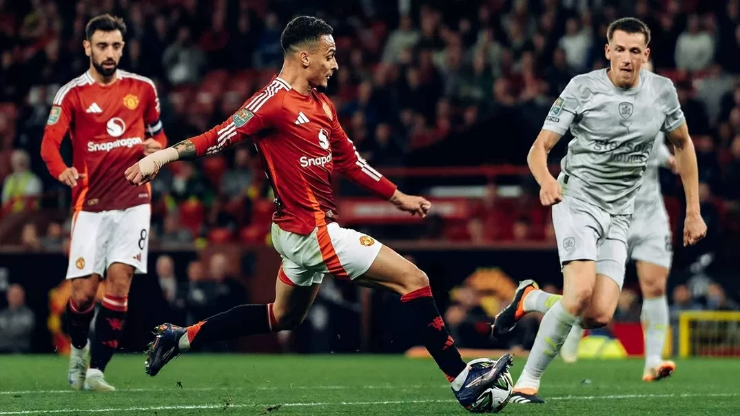 Antony rộng cửa ở lại La Liga